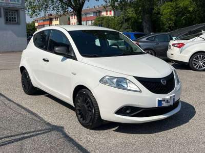 Lancia Ypsilon 1.0 FireFly 5p S&S Hybrid Ecochic Silver PROMO Bianco usata Este
