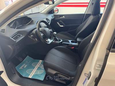 Peugeot 308 S&S SW Business Bianco usata Torino