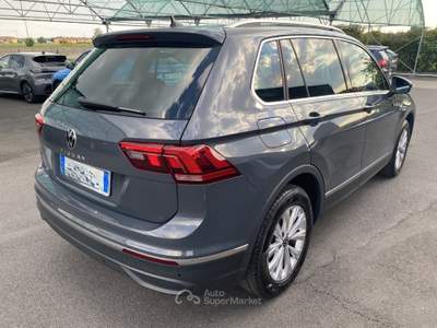 Volkswagen Tiguan 2.0 TDI LIFE 150CV DSG, AZIENDALE Giallo usata Paderno Franciacorta