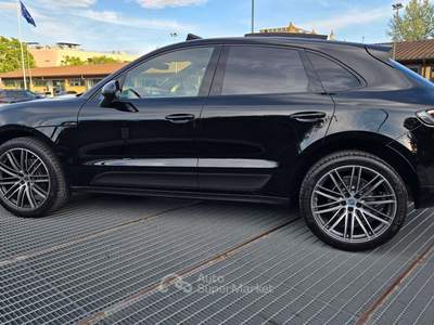 Porsche Macan 2.0 245 CV MY 20 TETTO PASM PDK PDLS CAMERA TAGL PORSCHE 21" Nero usata Roma
