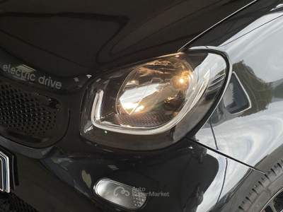 Smart ForTwo eqPASSION - 4,6kW | 56CV | 2018 Bianco usata Lamezia Terme