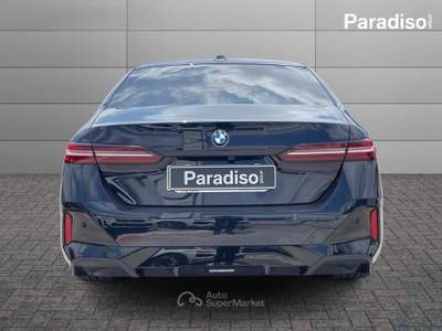 BMW Serie 5 520d 520d - BERLINA - 48V | XDRIVE - MSPORT - 2023 Nero usata Lamezia Terme