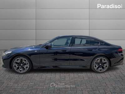 BMW Serie 5 520d 520d - BERLINA - 48V | XDRIVE - MSPORT - 2023 Nero usata Lamezia Terme