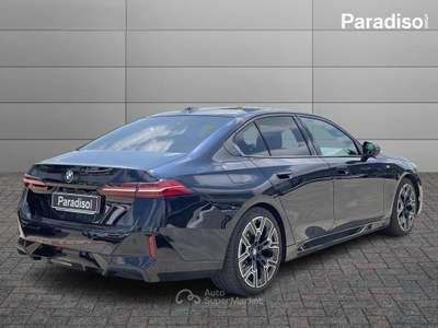 BMW Serie 5 520d 520d - BERLINA - 48V | XDRIVE - MSPORT - 2023 Nero usata Lamezia Terme