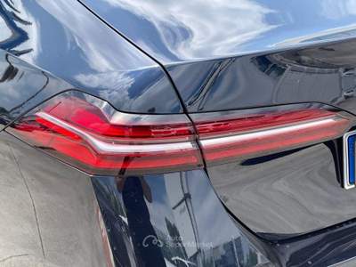 BMW Serie 5 520d 520d - BERLINA - 48V | XDRIVE - MSPORT - 2023 Nero usata Lamezia Terme