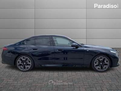 BMW Serie 5 520d 520d - BERLINA - 48V | XDRIVE - MSPORT - 2023 Nero usata Lamezia Terme