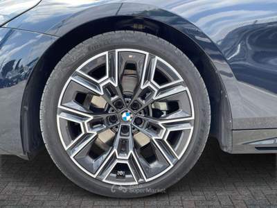 BMW Serie 5 520d 520d - BERLINA - 48V | XDRIVE - MSPORT - 2023 Nero usata Lamezia Terme