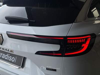 Renault Austral 1.2 HYBRID - 2023 | 200CV - ICONIC ESPRIT APLINE Bianco usata Lamezia Terme