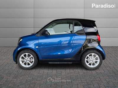 Smart ForTwo eqPASSION - 4,6kW | 56CV | 2019 Blu/Azzurro usata Lamezia Terme