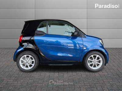 Smart ForTwo eqPASSION - 4,6kW | 56CV | 2019 Blu/Azzurro usata Lamezia Terme