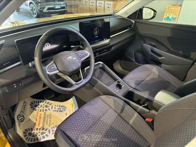 Volkswagen T-Roc 2ª serie 1.5 eTSI ACT DSG Life Giallo usata San Vitaliano