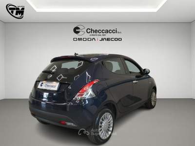 Lancia Ypsilon Ypsilon 1.0 FireFly 5 porte S&S Hybrid Ecochic Silver Blu/Azzurro usata Prato