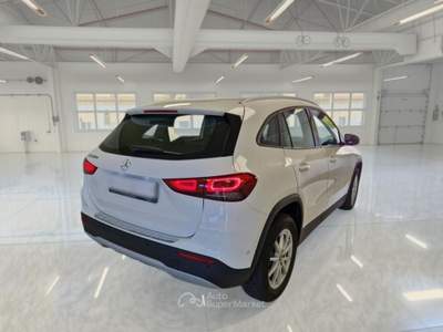 Mercedes-Benz GLA MERCEDES-BENZ CLASSE GLA GLA 200 D AUTOMATIC BUSINESS EXTRA CROSSOVER usata Pozzuoli