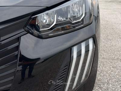 Peugeot 208 208 1.2 hybrid style 110cv e-dcs 6 Nero usata Venezia