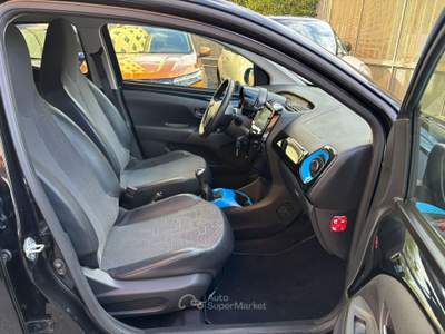 Toyota Aygo 5 porte x-cite PREZZO REALE Nero usata Genova