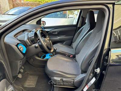 Toyota Aygo 5 porte x-cite PREZZO REALE Nero usata Genova