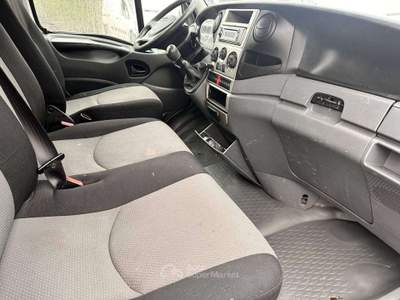 Iveco Daily 2.3 MJT TETTO ALTO PASSO MEDIO !! Bianco usata Cinisello Balsamo