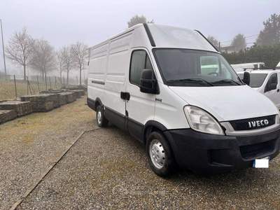 Iveco Daily 2.3 MJT TETTO ALTO PASSO MEDIO !! Bianco usata Cinisello Balsamo