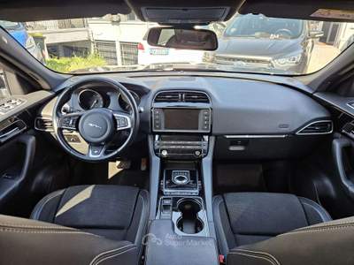 Jaguar F-Pace 2.0d 180cv AWD Autom. R-Sport Blu/Azzurro usata Torino