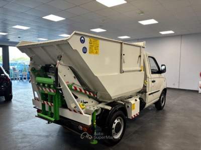 Piaggio Porter NP6 GPL Vasca Rifiuti Ribaltabile Compatta Bianco usata Qualiano