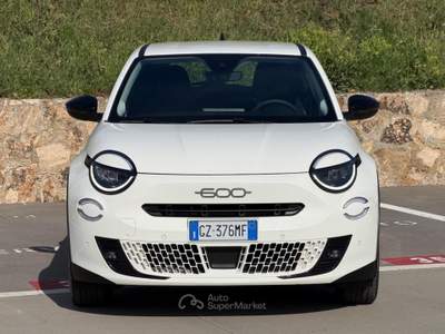 Fiat 600 HYBRID 145CV DCT MHEV+NAVI+RCAM+2PDC+LED Bianco usata Civitavecchia
