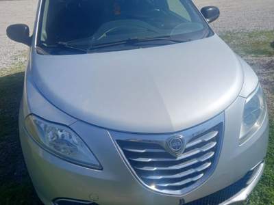 Lancia Ypsilon LANCIA YPSILON 1.2 BENZINA Argento usata Maddaloni