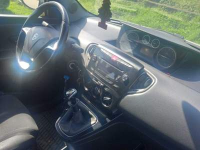 Lancia Ypsilon LANCIA YPSILON 1.2 BENZINA Argento usata Maddaloni