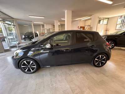Peugeot 208 Siganture usata Carpi
