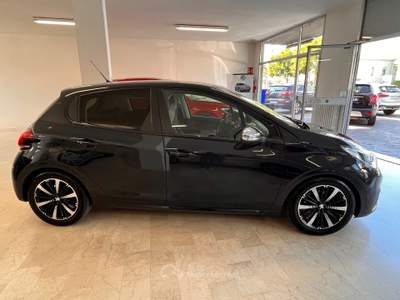 Peugeot 208 Siganture usata Carpi