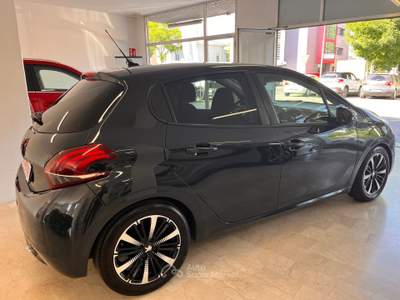 Peugeot 208 Siganture usata Carpi