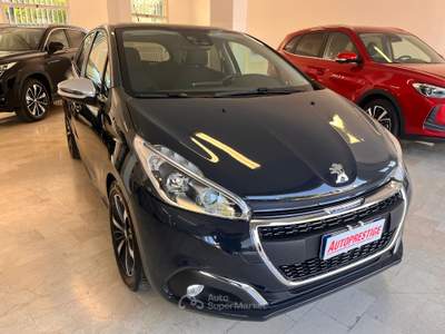 Peugeot 208 Siganture usata Carpi