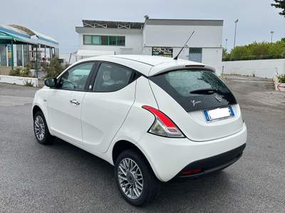 Lancia Ypsilon OTTIME CONDIZIONI Bianco usata Monopoli