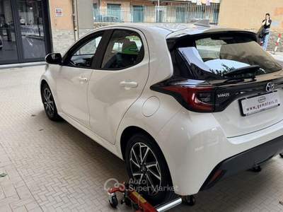 Toyota Yaris 1.5 VVT-iE Hybrid Active E-CVT Bianco usata Genova