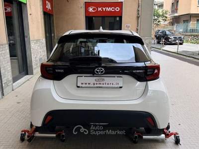 Toyota Yaris 1.5 VVT-iE Hybrid Active E-CVT Bianco usata Genova