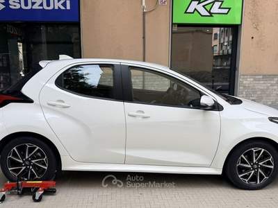 Toyota Yaris 1.5 VVT-iE Hybrid Active E-CVT Bianco usata Genova