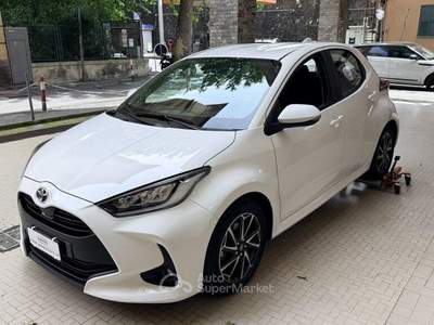 Toyota Yaris 1.5 VVT-iE Hybrid Active E-CVT Bianco usata Genova