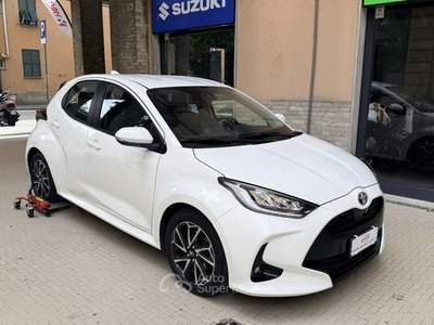 Toyota Yaris 1.5 VVT-iE Hybrid Active E-CVT Bianco usata Genova