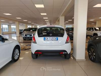 Lancia Ypsilon Ypsilon 1.0 FireFly 5 porte S&S Hybrid Ecochic Silver Bianco usata MONTE URANO
