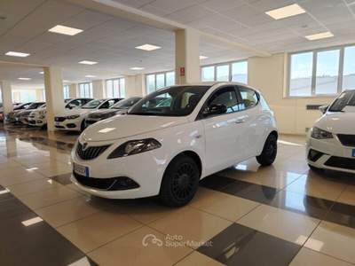 Lancia Ypsilon Ypsilon 1.0 FireFly 5 porte S&S Hybrid Ecochic Silver Bianco usata MONTE URANO
