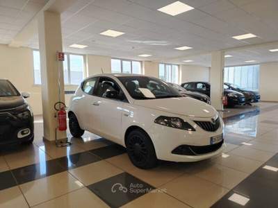 Lancia Ypsilon Ypsilon 1.0 FireFly 5 porte S&S Hybrid Ecochic Silver Bianco usata MONTE URANO