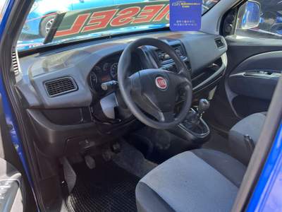 Fiat Doblò Autocarro, 5 posti usata Giugliano in Campania