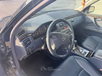 Mercedes-Benz Classe E Kompressor EVO Avantgarde *ISCRITTA ASI* Blu/Azzurro usata Mentana