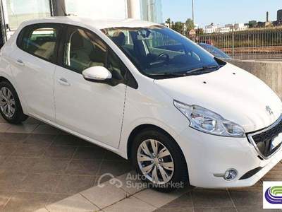 Peugeot 208 1.2 VTi 82 CV 5p. Active Bianco usata Poggiardo