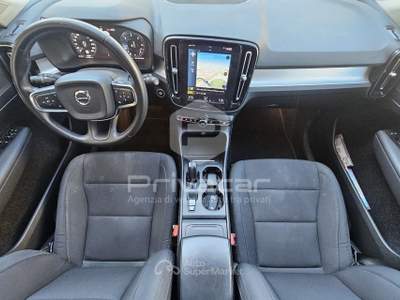 Volvo XC40 VOLVO XC40 D3 Geartronic Momentum Pro Blu/Azzurro usata Moncalieri