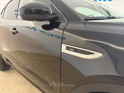 Jaguar E-Pace 2.0d i4 R-Dynamic awd 150cv auto my19 Nero usata Borgo San Dalmazzo