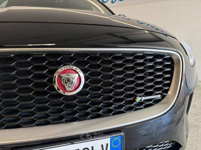 Jaguar E-Pace 2.0d i4 R-Dynamic awd 150cv auto my19 Nero usata Borgo San Dalmazzo
