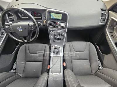Volvo XC60 VOLVO XC60 D3 Momentum Bianco usata Moncalieri