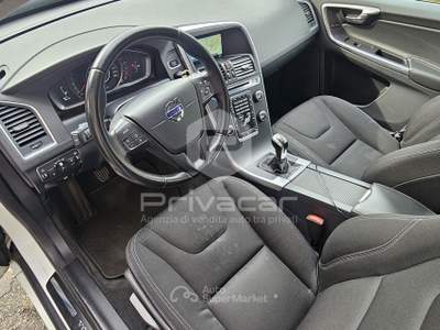 Volvo XC60 VOLVO XC60 D3 Momentum Bianco usata Moncalieri