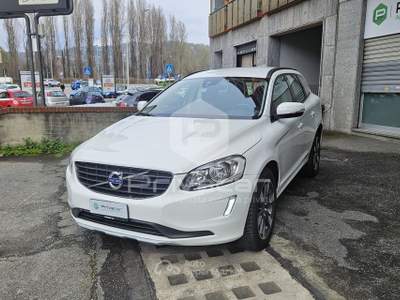 Volvo XC60 VOLVO XC60 D3 Momentum Bianco usata Moncalieri