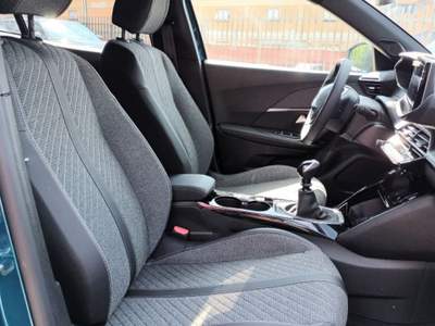 Peugeot 2008 1200 PURETECH ALLURE 100CV NAV CARPLAY CAM PAN"17  Blu/Azzurro usata Vetralla